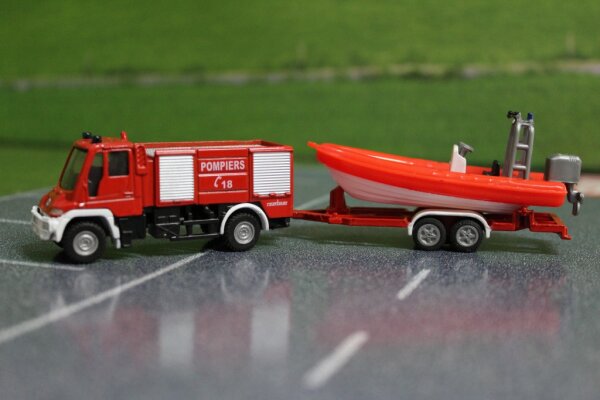 SIKU 163600103 F Unimog Feuerwehr mit Boot